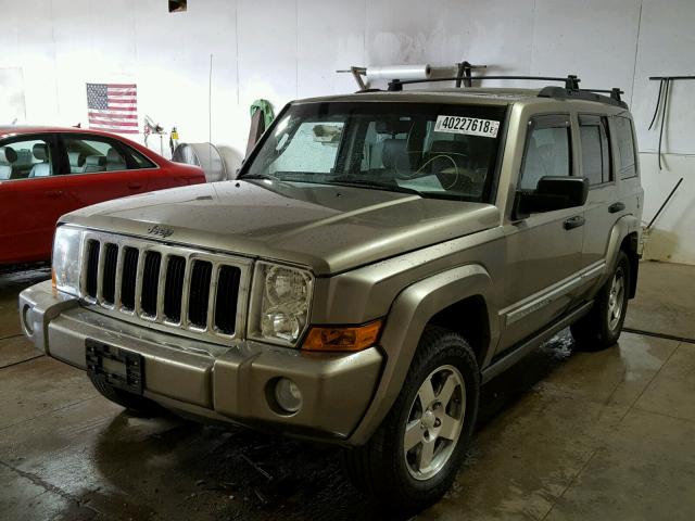 1J8HG48K76C302655 - 2006 JEEP COMMANDER BROWN photo 2