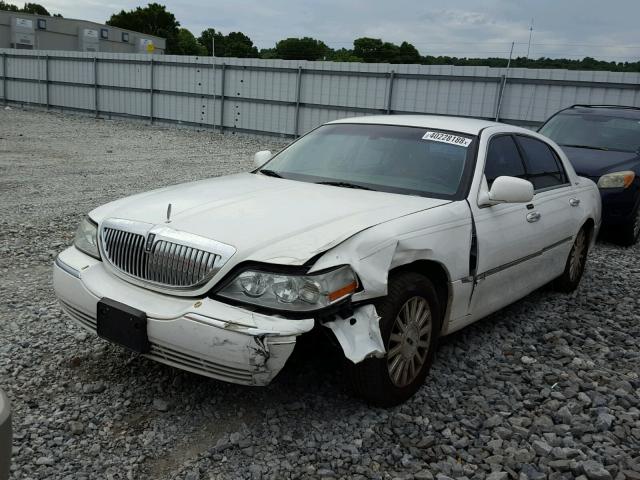 1LNHM81WX4Y669288 - 2004 LINCOLN TOWN CAR E WHITE photo 2