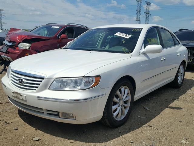 KMHFC46F57A218634 - 2007 HYUNDAI AZERA SE WHITE photo 2