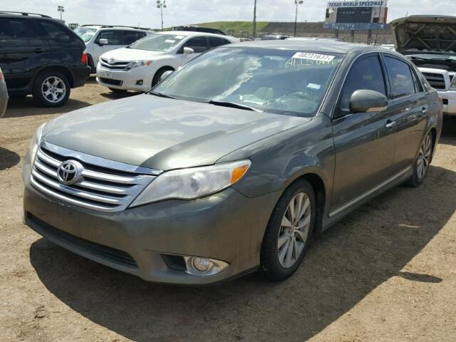 4T1BK3DB8BU410195 - 2011 TOYOTA AVALON GRAY photo 2