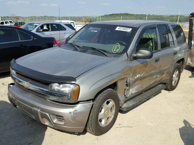 1GNDT13S032299534 - 2003 CHEVROLET TRAILBLAZE SILVER photo 2