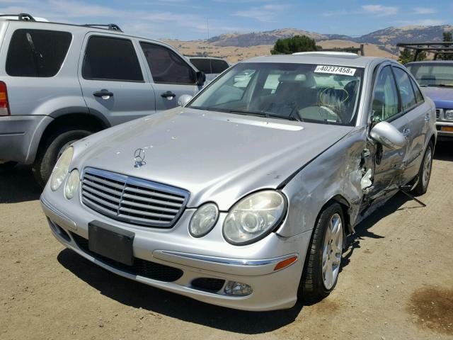 WDBUF65J34A490968 - 2004 MERCEDES-BENZ E 320 SILVER photo 2