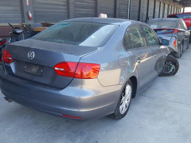 3VW2K7AJ2DM385404 - 2013 VOLKSWAGEN JETTA BASE Մոխրագույն լուսանկար 4