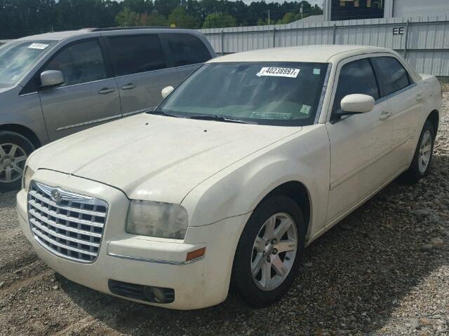 2C3KA53G17H753252 - 2007 CHRYSLER 300 TOURIN CREAM photo 2