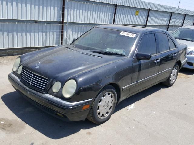 WDBJF65F3WA512498 - 1998 MERCEDES-BENZ E 320 BLACK photo 2