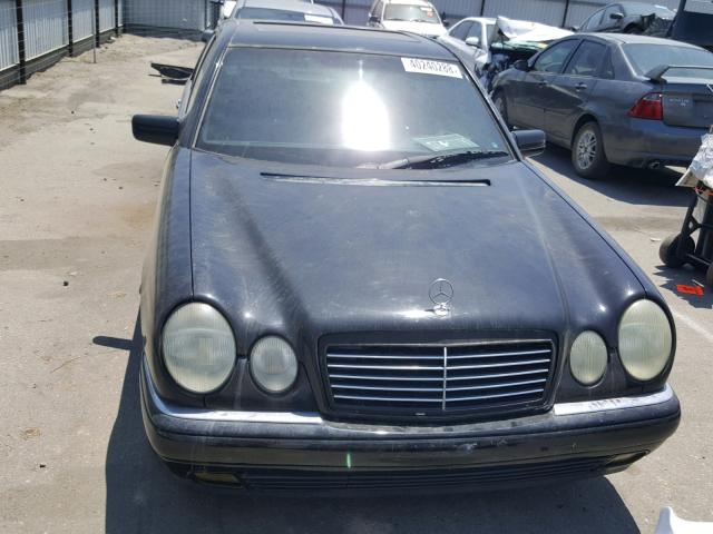 WDBJF65F3WA512498 - 1998 MERCEDES-BENZ E 320 BLACK photo 9