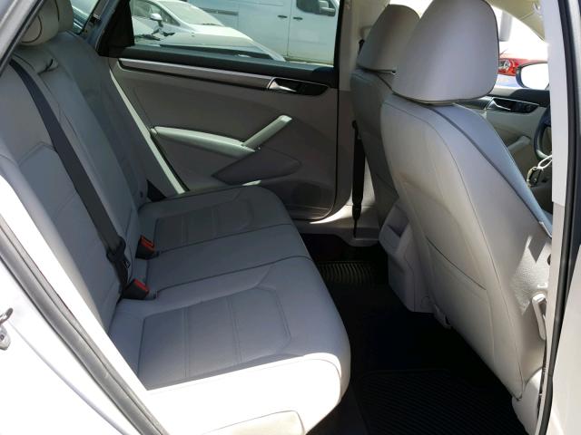 1VWDT7A35HC035487 - 2017 VOLKSWAGEN PASSAT R-L 银色 照片 6