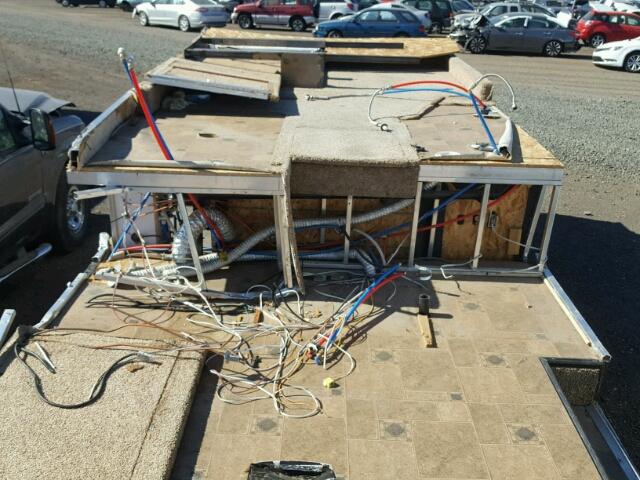 4YDF34025B4701412 - 2011 KEYSTONE MONTANA WHITE photo 6