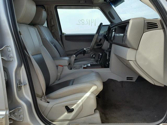 1J8HG58268C134614 - 2008 JEEP COMMANDER SILVER photo 5