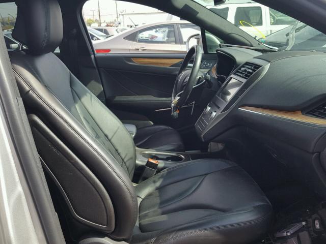 5LMCJ2C90GUJ21896 - 2016 LINCOLN MKC SELECT ვერცხლისფერი ფოტო 5