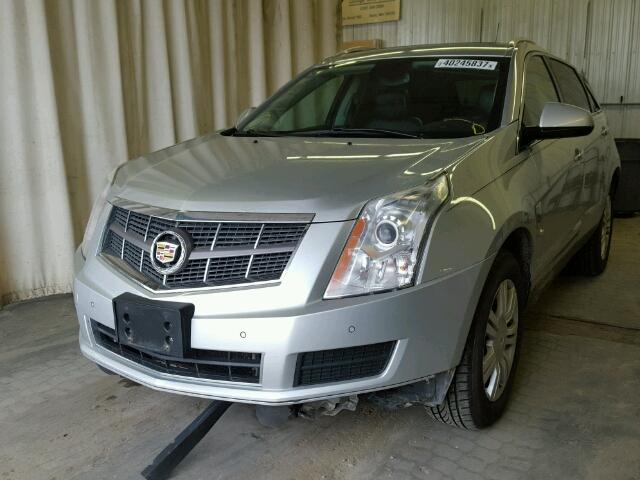 3GYFNDEY9AS610730 - 2010 CADILLAC SRX SILVER photo 2