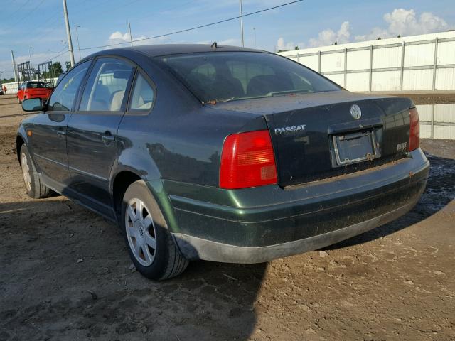 WVWMA63B0XE119002 - 1999 VOLKSWAGEN PASSAT GLS GREEN photo 3