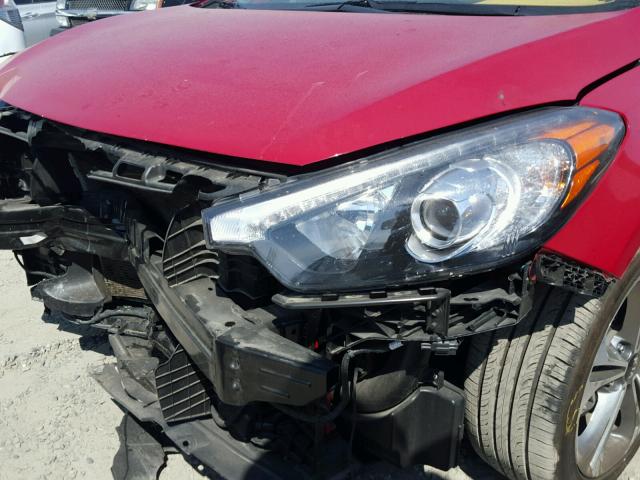 KNAFZ4A86G5577802 - 2016 KIA FORTE RED photo 9