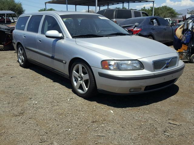 YV1SW53D611015675 - 2001 VOLVO V70 T5 TUR SILVER photo 1