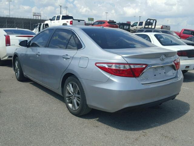 4T1BF1FK6FU080262 - 2015 TOYOTA CAMRY LE ვერცხლისფერი ფოტო 3