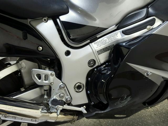 JS1GW71A352105926 - 2005 SUZUKI GSX1300 RK GRAY photo 11