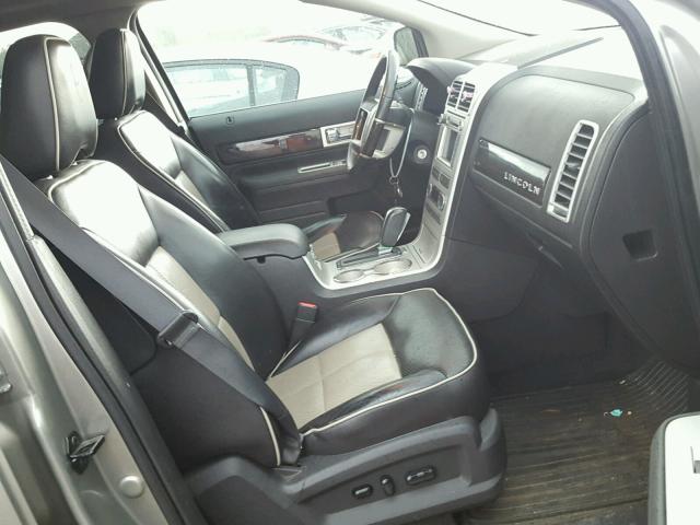 2LMDU88C38BJ26110 - 2008 LINCOLN MKX SILVER photo 5