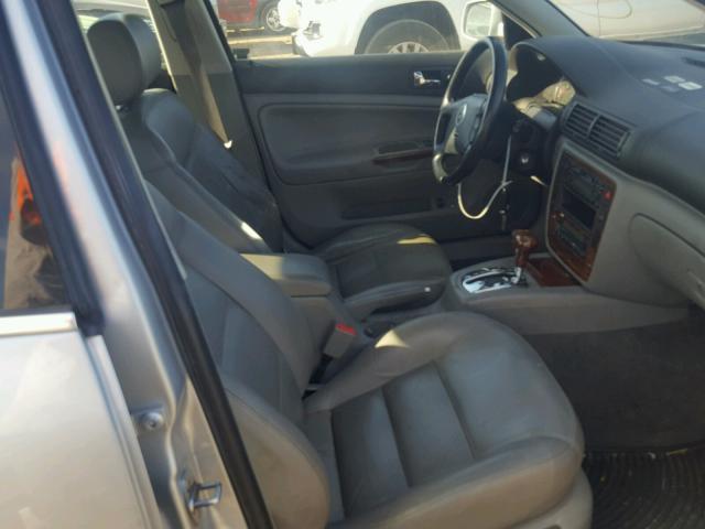 WVWRH63B01P274520 - 2001 VOLKSWAGEN PASSAT GLX 银色 照片 5