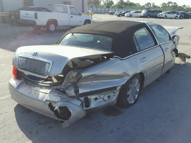 1LNHM83W33Y613320 - 2003 LINCOLN TOWN CAR C SILVER photo 4