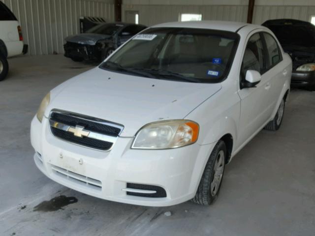 KL1TD56E19B355592 - 2009 CHEVROLET AVEO LS WHITE photo 2