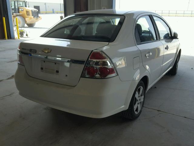 KL1TD56E19B355592 - 2009 CHEVROLET AVEO LS WHITE photo 4