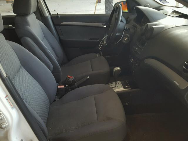 KL1TD56E19B355592 - 2009 CHEVROLET AVEO LS WHITE photo 5