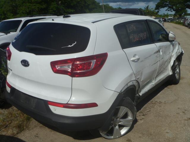 KNDPB3A29C7337630 - 2012 KIA SPORTAGE B WHITE photo 4