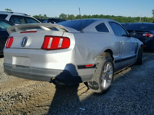 1ZVBP8AM6B5110798 - 2011 FORD MUSTANG SILVER photo 4