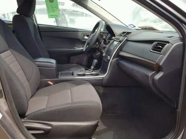 4T4BF1FK6GR582017 - 2016 TOYOTA CAMRY ნაცრისფერი ფოტო 5