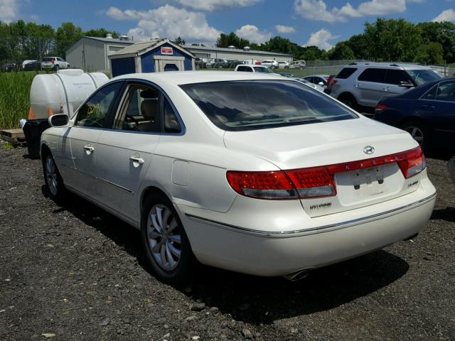 KMHFC46F36A069218 - 2006 HYUNDAI AZERA SE WHITE photo 3