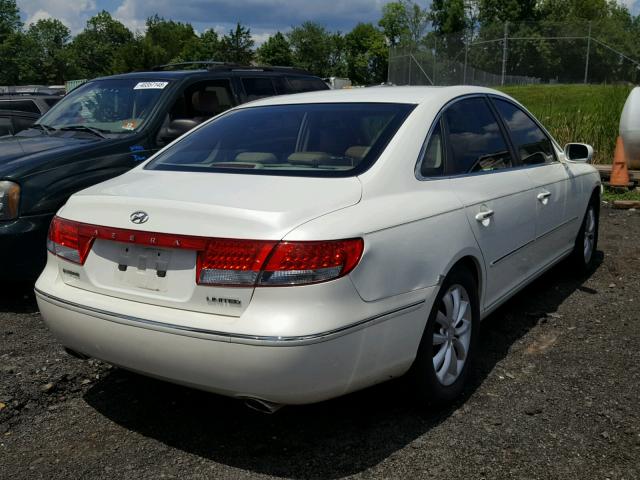 KMHFC46F36A069218 - 2006 HYUNDAI AZERA SE WHITE photo 4