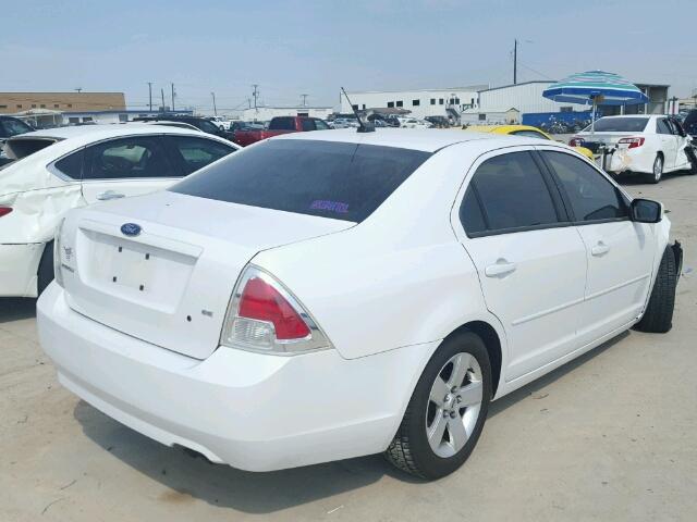 3FAHP07Z27R187793 - 2007 FORD FUSION WHITE photo 4