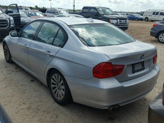 WBAPH73579A175440 - 2009 BMW 328 SILVER photo 3