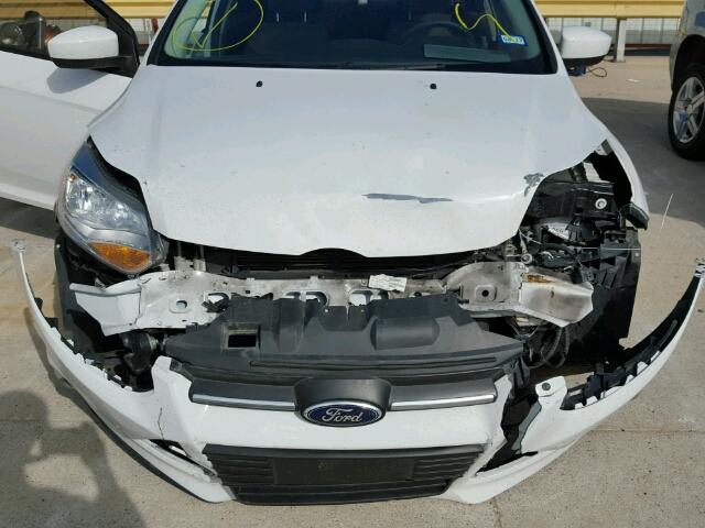 1FAHP3F28CL434992 - 2012 FORD FOCUS SE WHITE photo 10