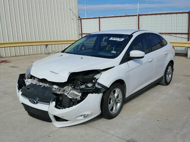 1FAHP3F28CL434992 - 2012 FORD FOCUS SE WHITE photo 2