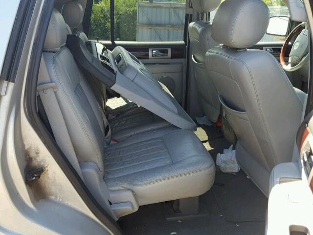 5LMFU28506LJ15210 - 2006 LINCOLN NAVIGATOR 银色 照片 6