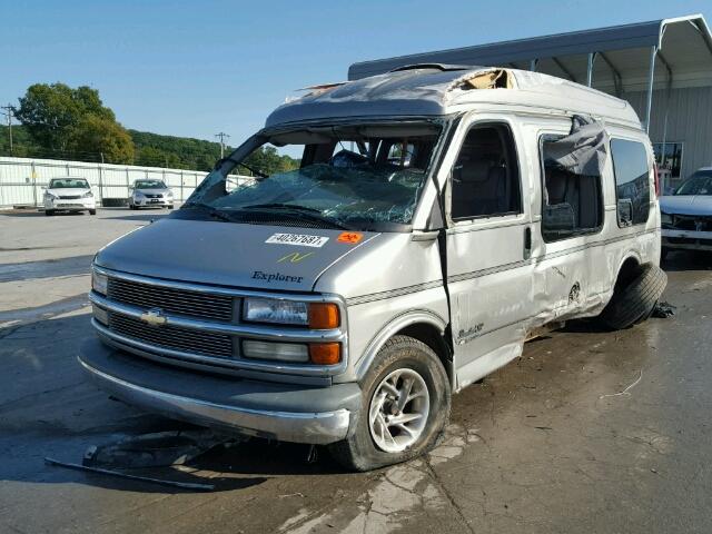 1GBFG15R2Y1176075 - 2000 CHEVROLET EXPRESS G1 TAN photo 2