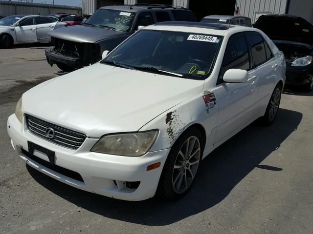 JTHBD182110030679 - 2001 LEXUS IS 300 WHITE photo 2