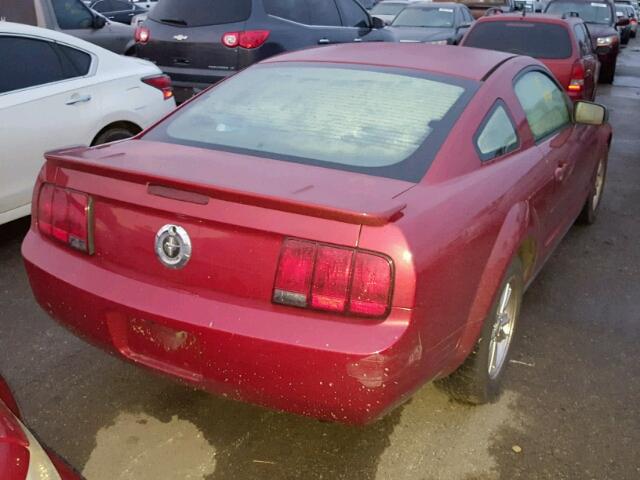 1ZVHT80N885137347 - 2008 FORD MUSTANG RED photo 4