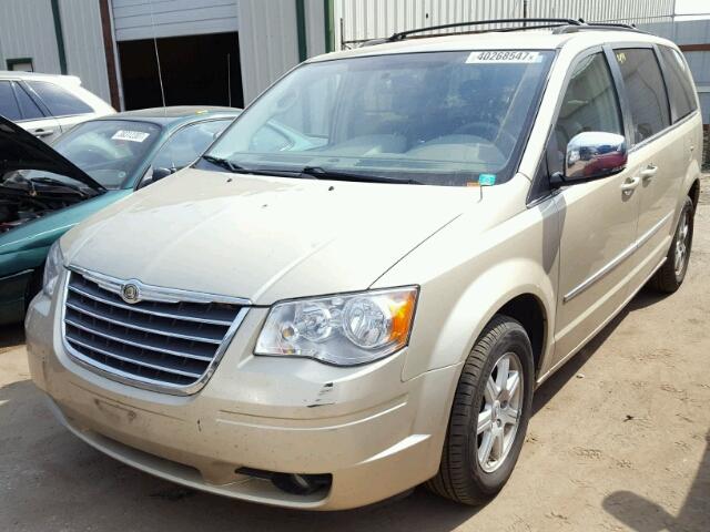 2A4RR5DXXAR377051 - 2010 CHRYSLER TOWN & COU TAN photo 2