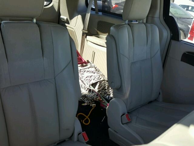 2A4RR6DG9BR782759 - 2011 CHRYSLER TOWN & COU BLACK photo 6