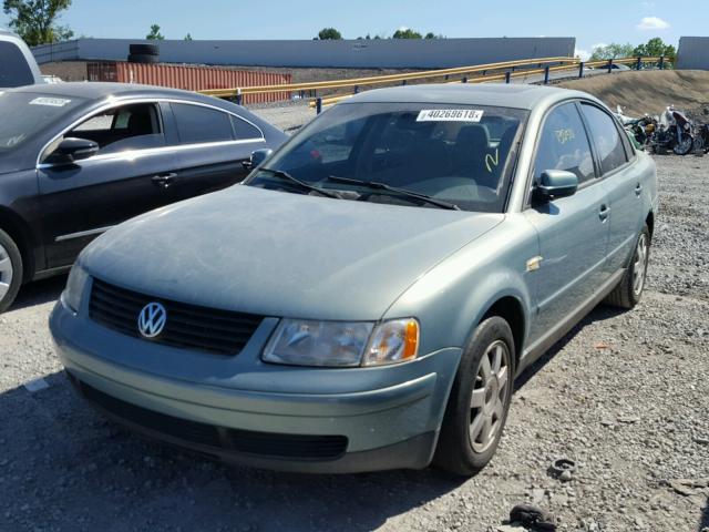 WVWPD63B1XE492425 - 1999 VOLKSWAGEN PASSAT GLX GREEN photo 2