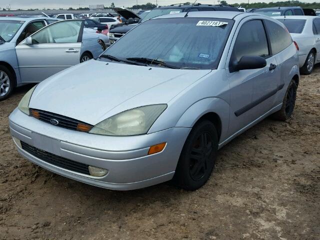 3FAFP31Z74R107868 - 2004 FORD FOCUS GRAY photo 2