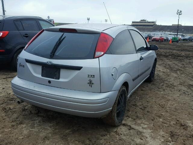 3FAFP31Z74R107868 - 2004 FORD FOCUS GRAY photo 4