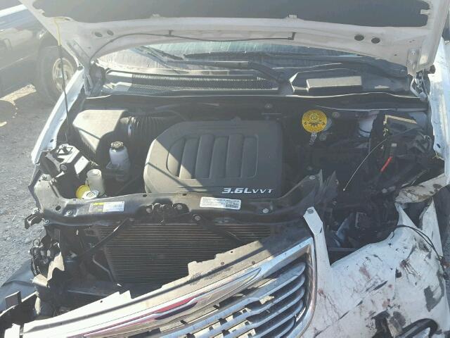 2C4RC1BG1ER397245 - 2014 CHRYSLER TOWN & COU WHITE photo 7