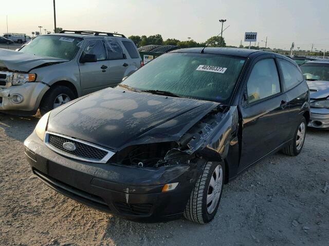 1FAHP31N66W234410 - 2006 FORD FOCUS ZX3 BLACK photo 2