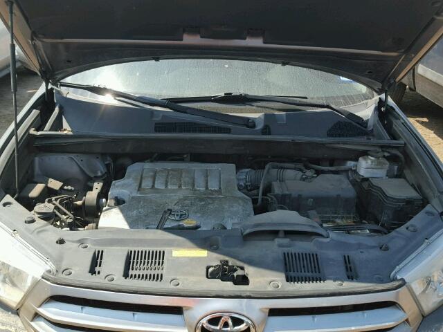 5TDZK3EH8BS029862 - 2011 TOYOTA HIGHLANDER GRAY photo 7