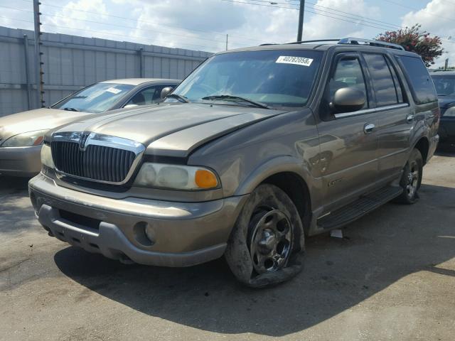 5LMFU28R22LJ06540 - 2002 LINCOLN NAVIGATOR Bej foto 2