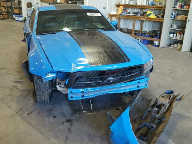 1ZVBP8AN7A5156762 - 2010 FORD MUSTANG BLUE photo 9