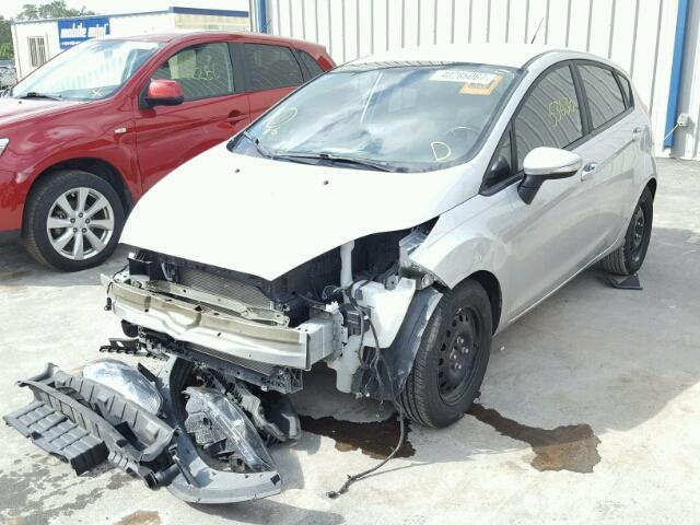 3FADP4EE9FM166683 - 2015 FORD FIESTA SE SILVER photo 2